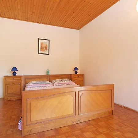 House Vladimir 1474 بيت للعطل *
